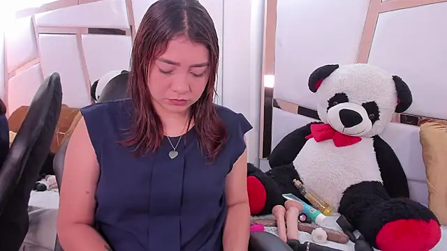 antonella moon7 online show from April 7, 2026, 4:35 am