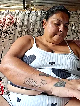 Juli Powl online show from April 20, 2026, 1:58 pm