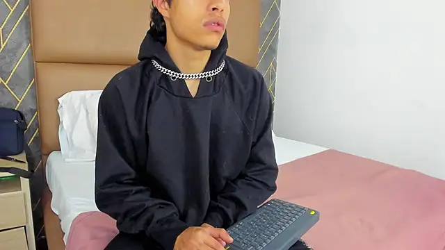 Escanor Hot online show from March 4, 2026, 8:15 pm