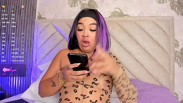 SarahRizof online show from April 22, 2026, 5:10 am