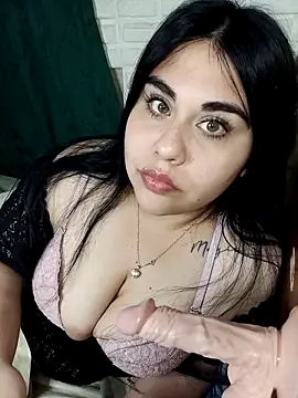 Snapshot of Sol_luvv chatting on March 5, 2026, 1:29 pm Sol luvv online show from March 5, 2026, 1:29 pm