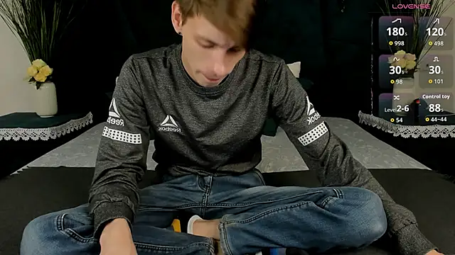 Snapshot of Erick_Wilson chatting on December 16, 2025, 11:48 am Erick Wilson online show from December 16, 2025, 11:48 am