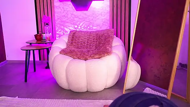 SashaLorrenz online show from March 27, 2026, 8:09 am