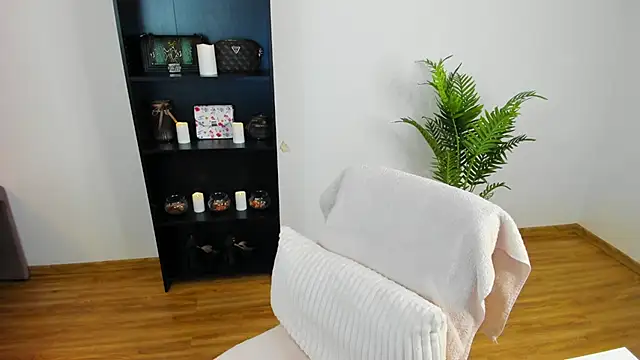 khloe starrr online show from April 27, 2026, 4:49 pm