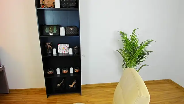 khloe starrr online show from July 18, 2026, 3:27 pm