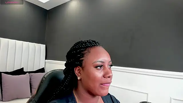 laia fisher  online show from April 27, 2026, 3:15 am