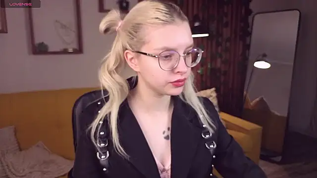 TiffanyPeachi online show from February 25, 2026, 10:36 am