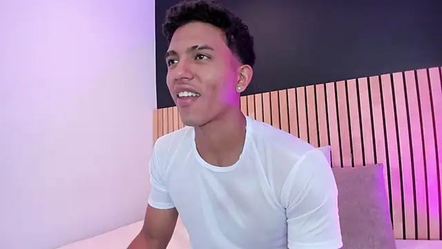 jhoystrong  online show from February 25, 2026, 12:42 am