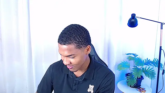 MaxCum18  online show from June 25, 2026, 2:21 pm