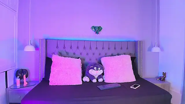 angelina honey  online show from April 20, 2026, 4:04 am