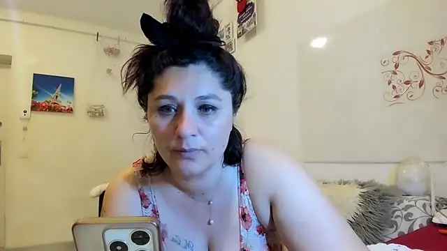 EVELYNA88 online show from June 9, 2026, 6:30 pm