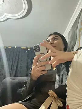 eimmy  skinny online show from April 19, 2026, 2:11 am