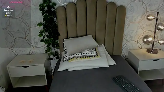 angelsky11 online show from April 23, 2026, 7:49 pm