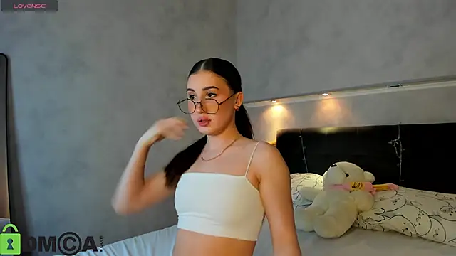 Snapshot of Emily_Lews chatting on March 6, 2026, 1:02 am Emily Lews online show from March 6, 2026, 1:02 am