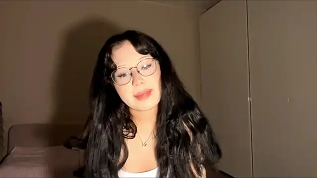 KateGlowee online show from February 21, 2026, 3:02 pm