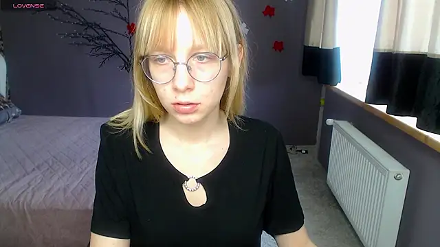 CandicaHoney online show from March 6, 2026, 12:34 pm