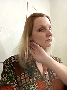 Snapshot of SusanGold9211 chatting on March 4, 2026, 11:49 am SusanGold9211 online show from March 4, 2026, 11:49 am