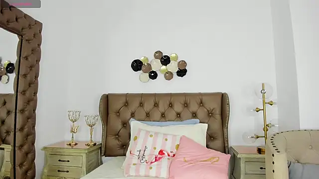 pinkmoon30 online show from March 12, 2026, 11:27 am