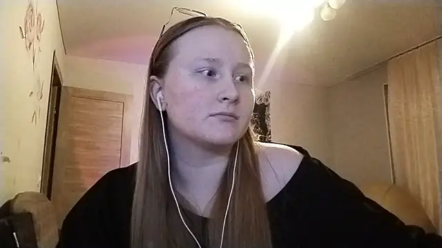 AnikaLipps online show from April 19, 2026, 2:00 am