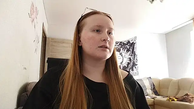 AnikaLipps online show from April 19, 2026, 2:05 pm