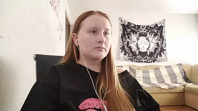 AnikaLipps online show from April 21, 2026, 3:28 pm