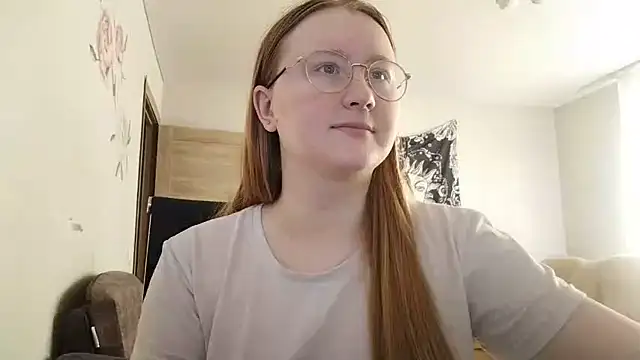AnikaLipps online show from May 4, 2026, 1:18 pm