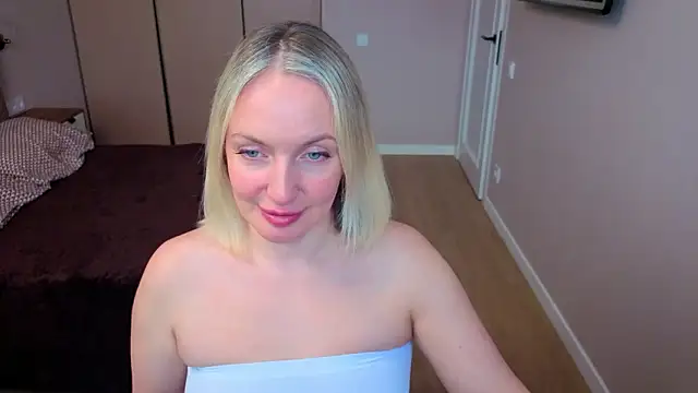 MonikaFoxys online show from March 8, 2026, 4:05 am