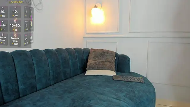 Zafiro21  online show from March 28, 2026, 7:35 pm