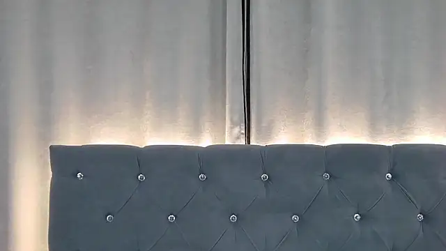 VikkyVonn online show from May 7, 2026, 11:59 am
