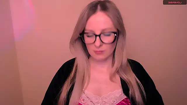 AnnePeach online show from March 6, 2026, 6:04 pm