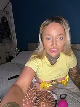 Summerwestt online show from April 12, 2026, 3:50 pm