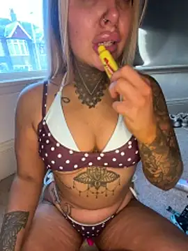 Summerwestt online show from April 19, 2026, 6:10 pm