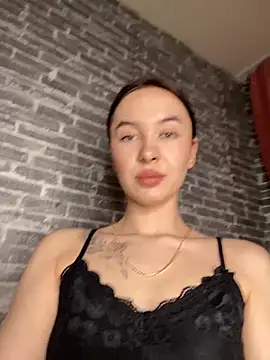 LunaCurlly online show from March 19, 2026, 4:55 pm