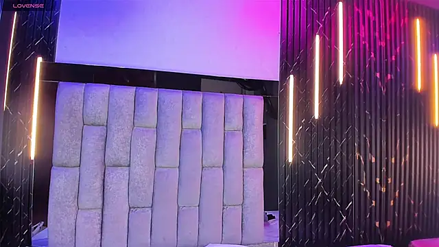 CamilaParisi online show from April 22, 2026, 11:56 am