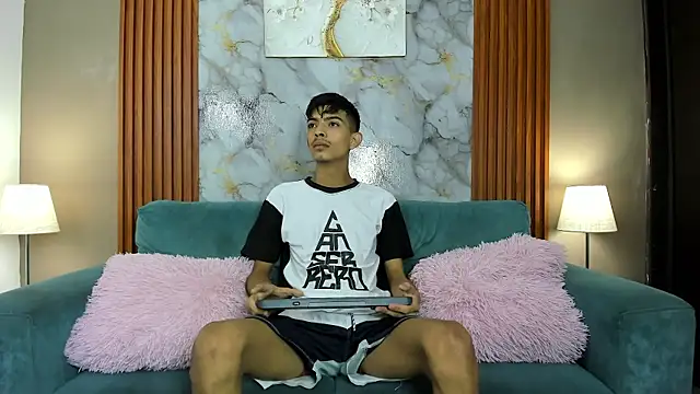 KITTY BOSH online show from March 28, 2026, 9:09 am