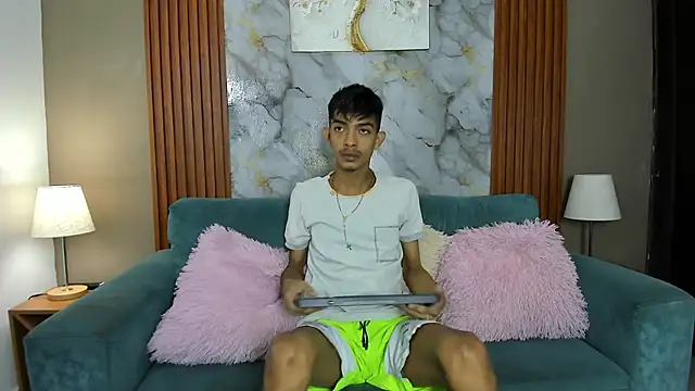 KITTY BOSH online show from March 29, 2026, 7:36 pm