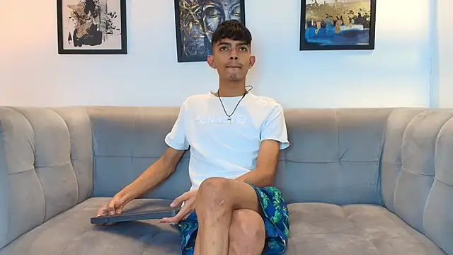 KITTY BOSH online show from April 19, 2026, 6:10 pm