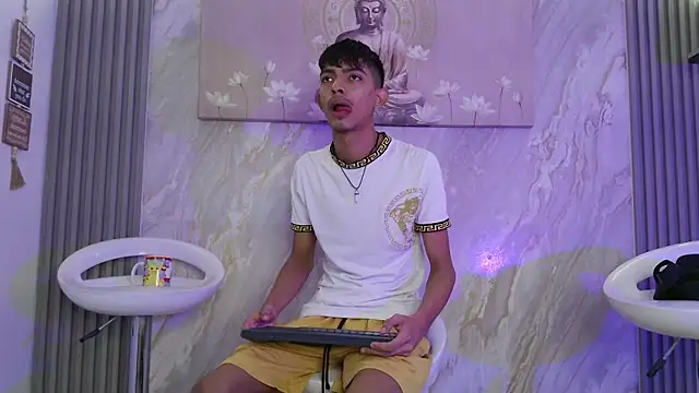 KITTY BOSH online show from April 23, 2026, 1:24 pm