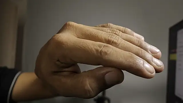 Im Velora online show from February 15, 2026, 4:25 pm