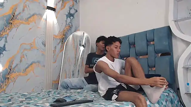 GREEN BOYS online show from April 12, 2026, 7:19 pm