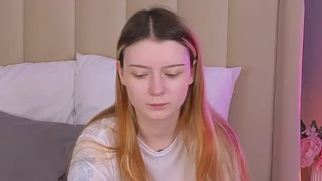AlyssFrost online show from June 19, 2026, 3:55 am