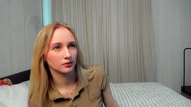 TraceeRebollar online show from March 3, 2026, 12:33 pm