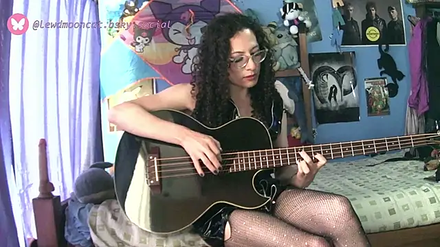 lewd mooncat online show from March 31, 2026, 8:31 pm