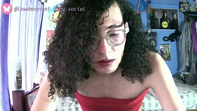 lewd mooncat online show from April 14, 2026, 10:05 pm