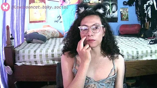 Snapshot of lewd_mooncat chatting on May 1, 2026, 10:36 pm lewd mooncat online show from May 1, 2026, 10:36 pm