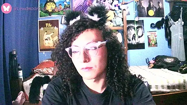 Snapshot of lewd_mooncat chatting on May 7, 2026, 11:21 pm lewd mooncat online show from May 7, 2026, 11:21 pm