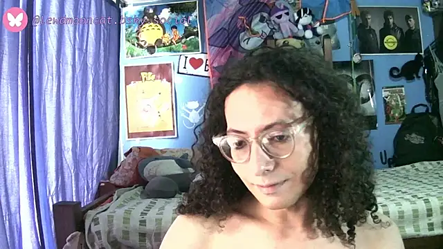 Snapshot of lewd_mooncat chatting on May 8, 2026, 9:42 pm lewd mooncat online show from May 8, 2026, 9:42 pm
