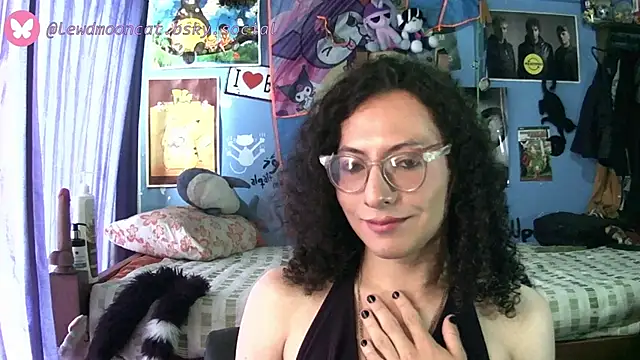 Snapshot of lewd_mooncat chatting on May 15, 2026, 6:26 pm lewd mooncat online show from May 15, 2026, 6:26 pm