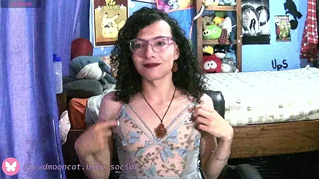 Snapshot of lewd_mooncat chatting on June 12, 2026, 10:41 pm lewd mooncat online show from June 12, 2026, 10:41 pm