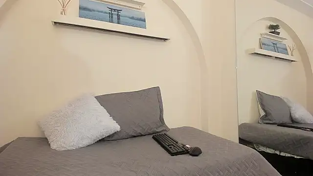 alicee  whitee online show from February 18, 2026, 8:49 pm